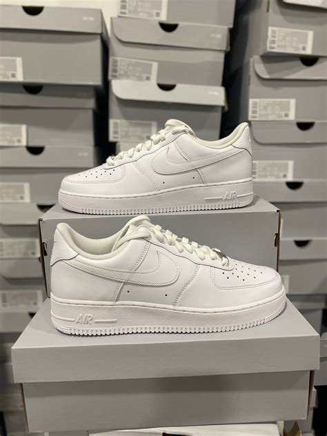 Shop Nike Air Force 1 '07 wit 